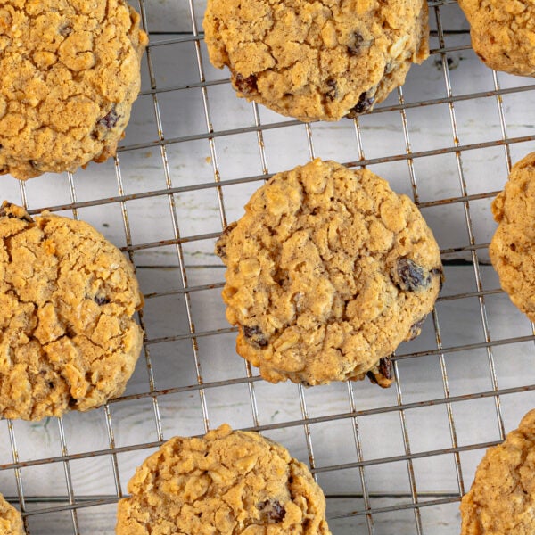 Chewy Oatmeal Raisin Cookies