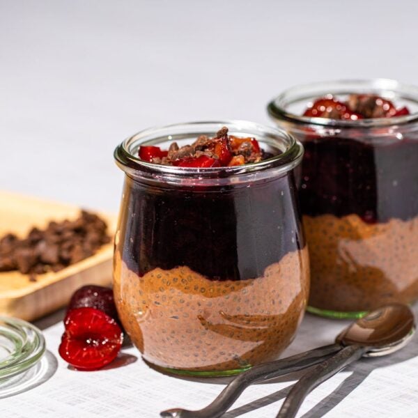 Pudding au chocolat, aux cerises et aux graines de